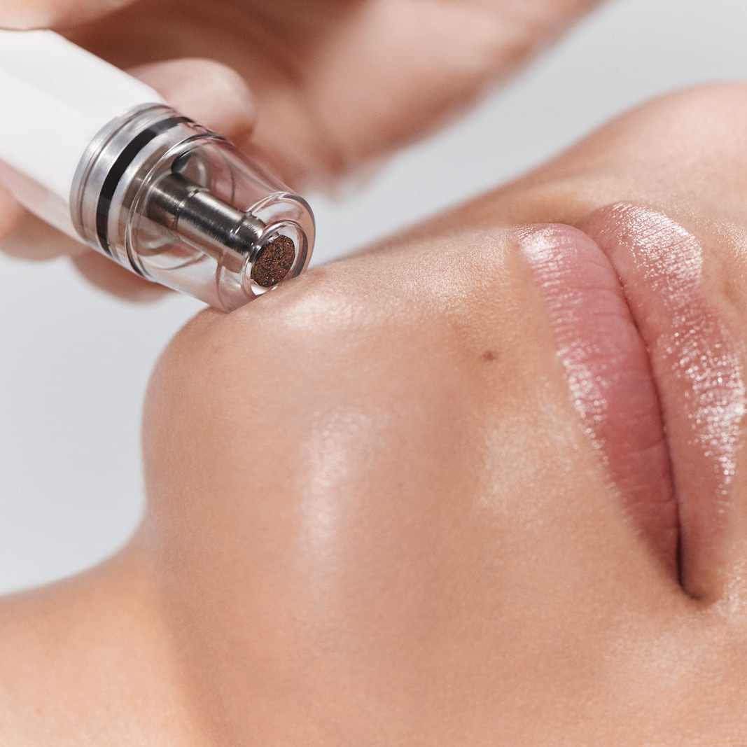 DiamondGlow Signature Facial 